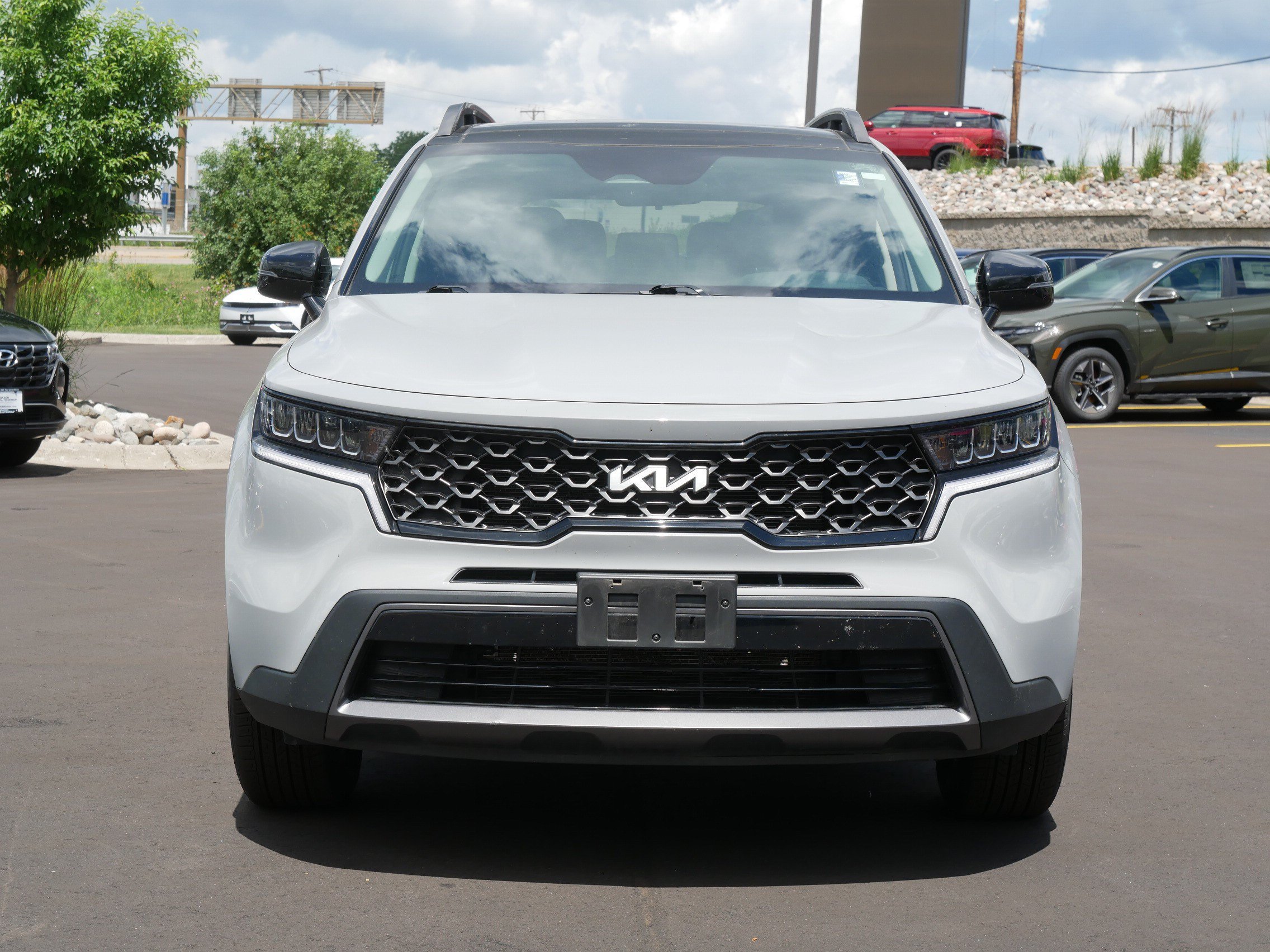 Used 2023 Kia Sorento S w/ Panoramic Sunroof Package AWD/4WD image 3