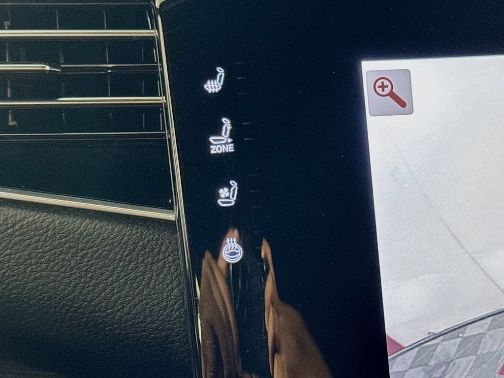 Used 2024 Jeep Wagoneer L Series II RWD image 21