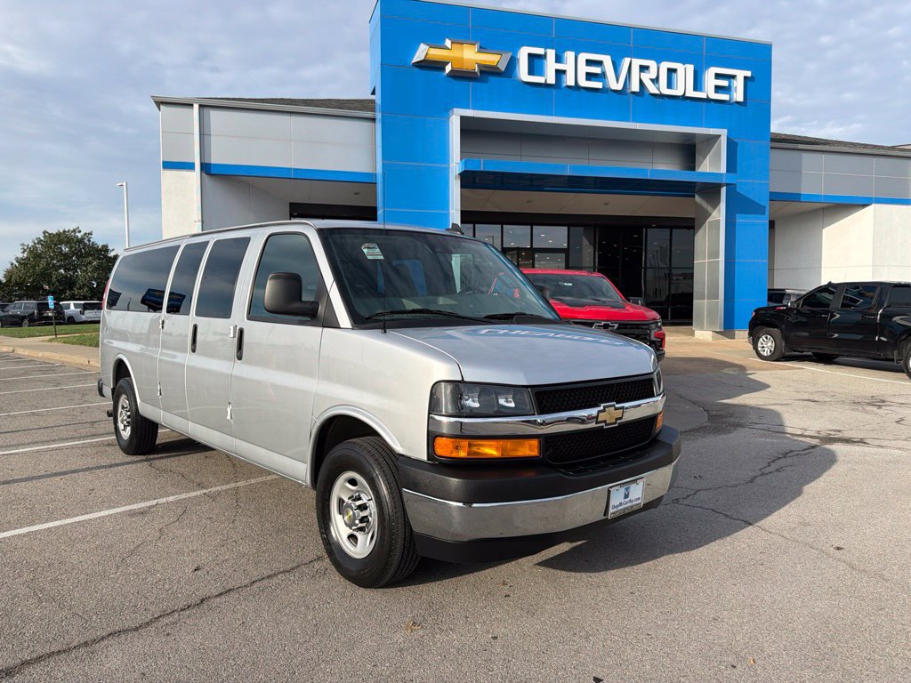 Used 2025 Chevrolet Express 3500 LT w/ LT Preferred Equipment Group RWD image 1
