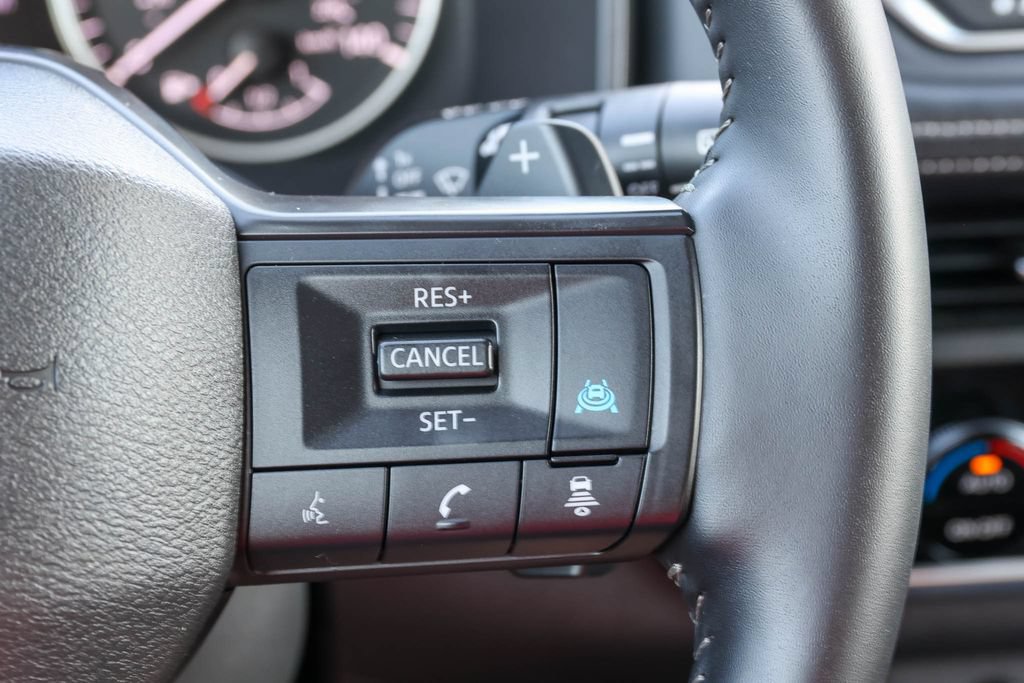 Used 2025 Nissan Rogue SV AWD/4WD image 22