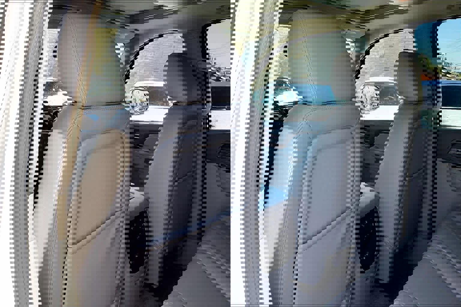 Used 2013 Chevrolet Suburban LT w/ Luxury Package image 12