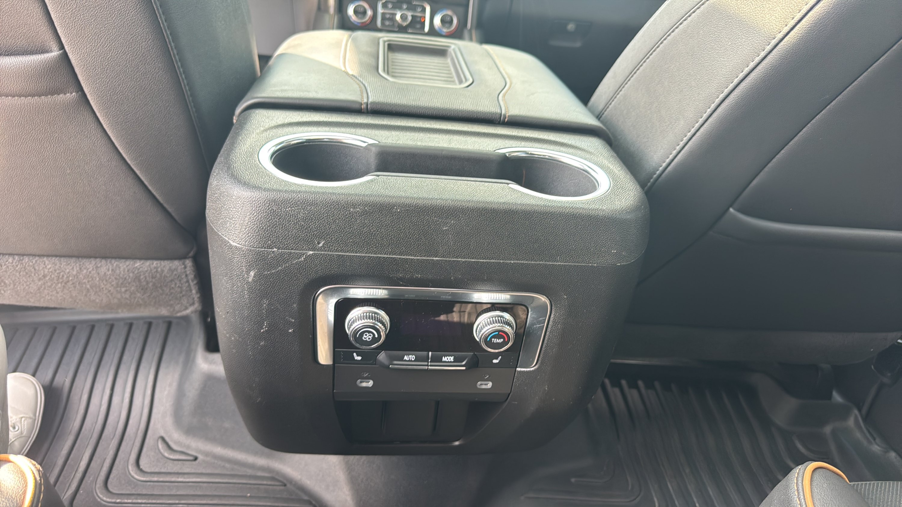 Used 2024 GMC Yukon AT4 w/ Technology Package AWD/4WD image 24