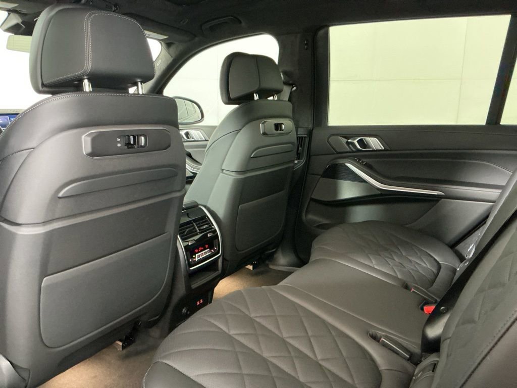 New 2026 BMW X7 xDrive40i w/ M Sport Package AWD/4WD image 25