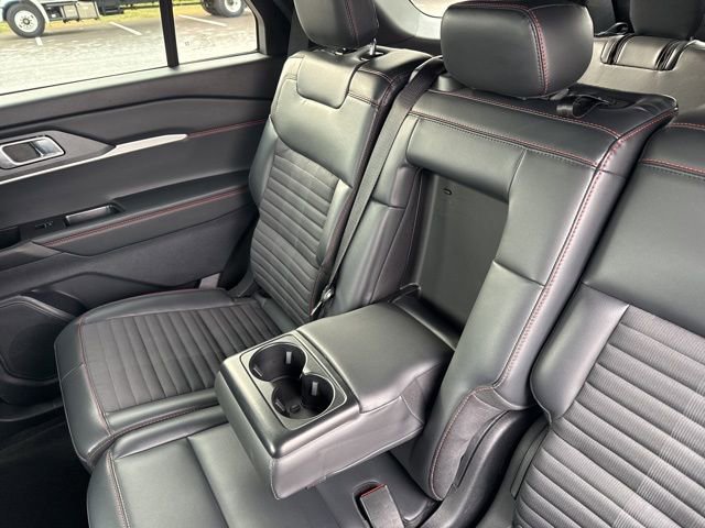 Used 2025 Ford Explorer ST-Line w/ ST-Line Street Pack image 39