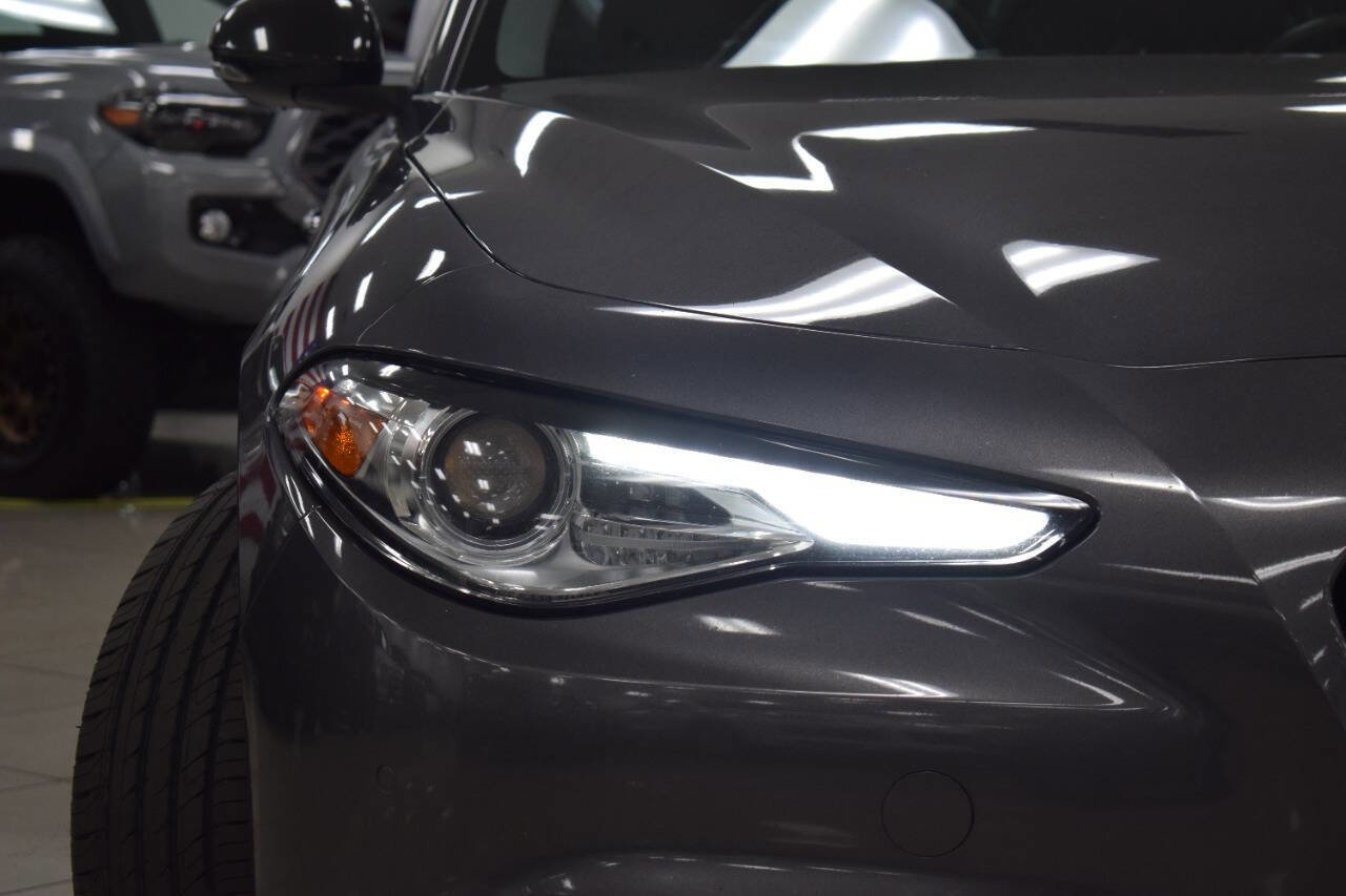 Used 2021 Alfa Romeo Giulia Sprint w/ Nero Edizione image 9