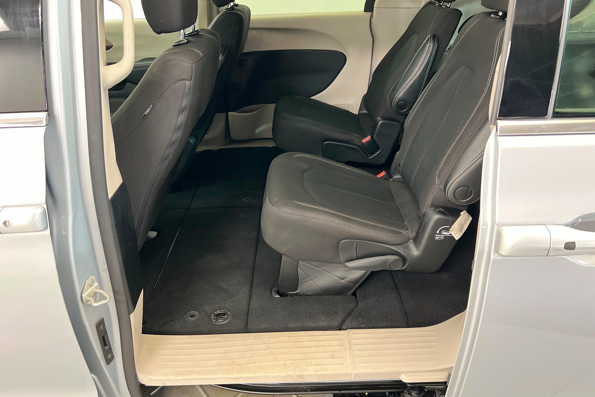 Certified 2023 Chrysler Voyager LX FWD image 20
