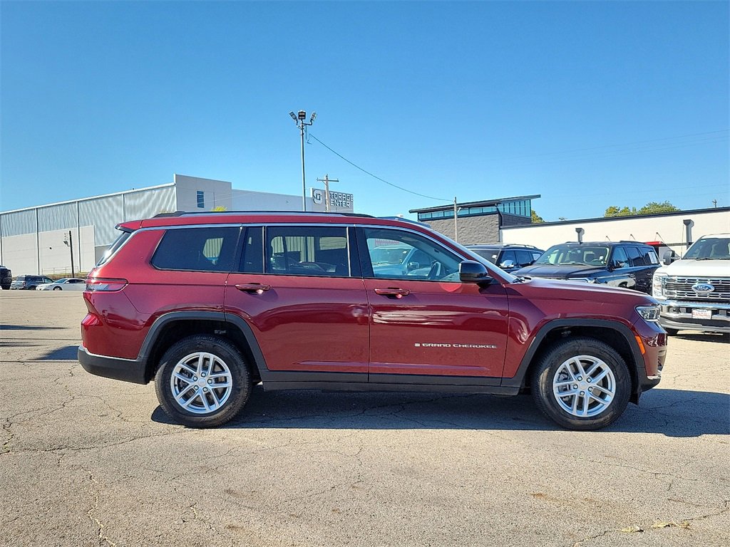 Used 2023 Jeep Grand Cherokee L Laredo image 5