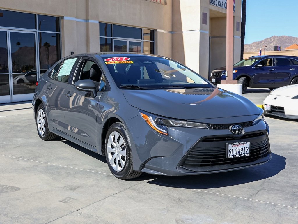 Used 2024 Toyota Corolla LE image 2