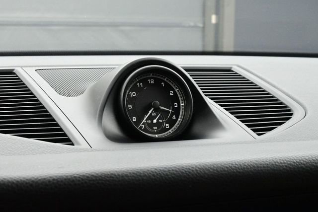 Certified 2023 Porsche Macan AWD/4WD image 12