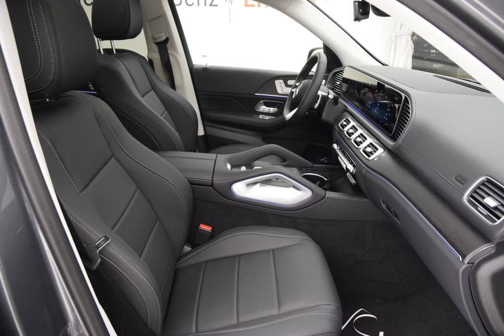 New 2026 Mercedes-Benz GLS 450 4MATIC image 16