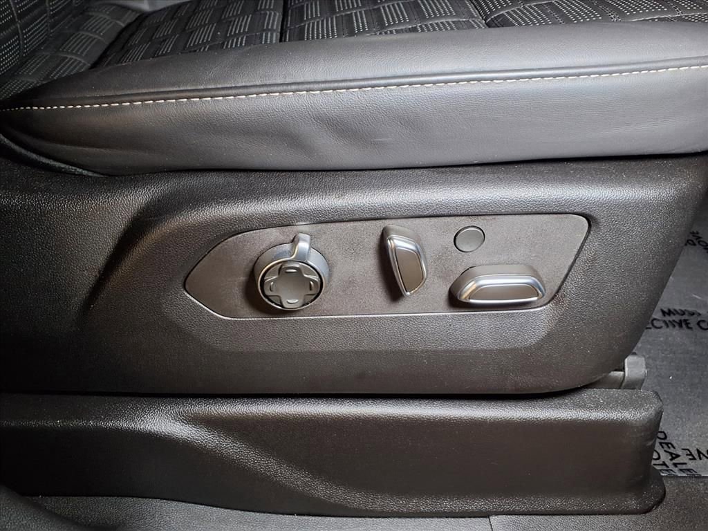 Used 2023 Cadillac Escalade Sport Platinum w/ LPO, ONYX Package image 23