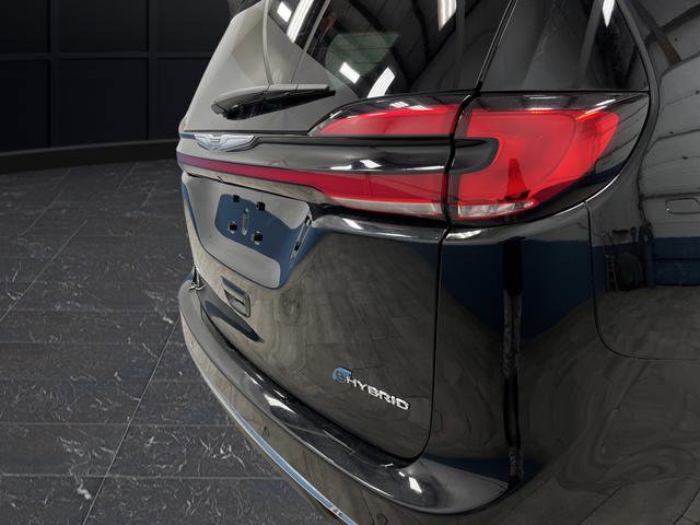 Used 2023 Chrysler Pacifica Limited image 35
