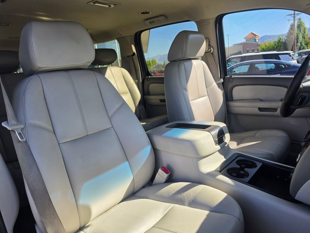 Used 2009 Chevrolet Suburban LT AWD/4WD image 16