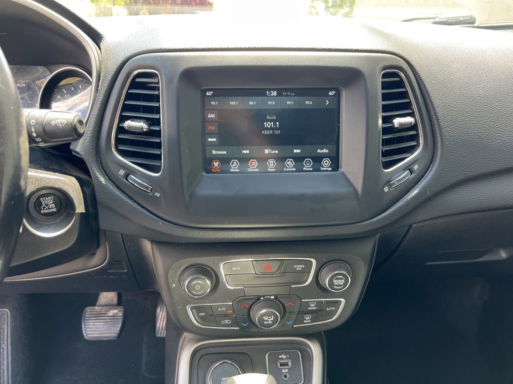 Used 2019 Jeep Compass Latitude w/ Cold Weather Group AWD/4WD image 16