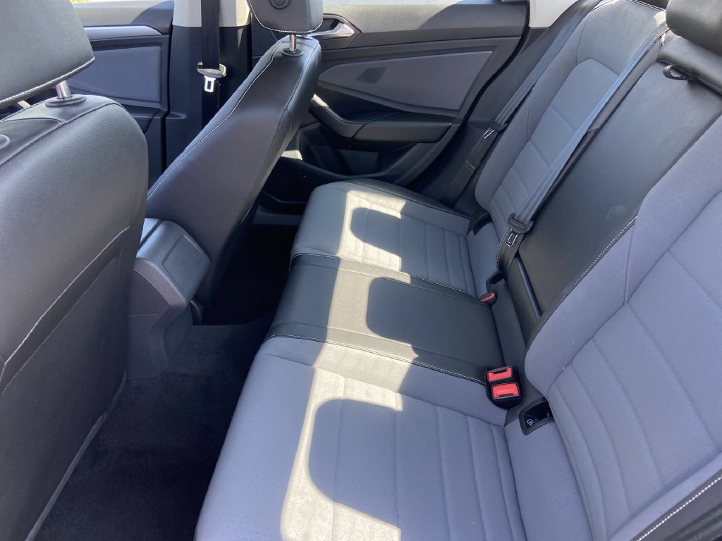 Used 2025 Volkswagen Jetta SE FWD image 20