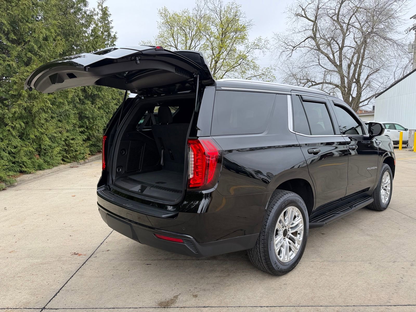 Used 2021 GMC Yukon SLE w/ Gmc Pro Safety Plus Package image 13