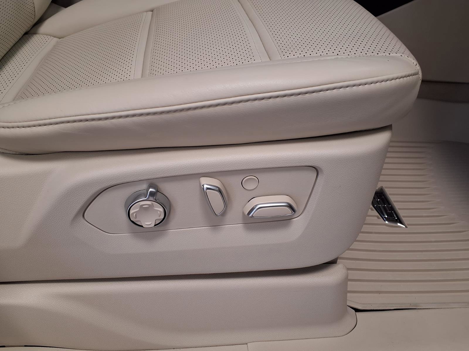 New 2025 Cadillac Escalade Premium Luxury Platinum w/ LPO, Radiant Package RWD image 11