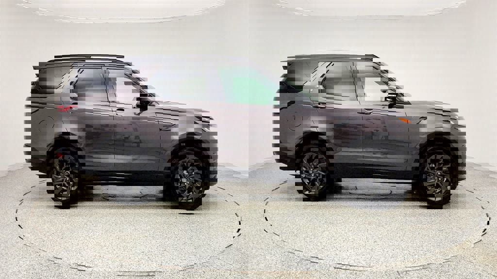 Used 2024 Land Rover Discovery Dynamic SE image 4