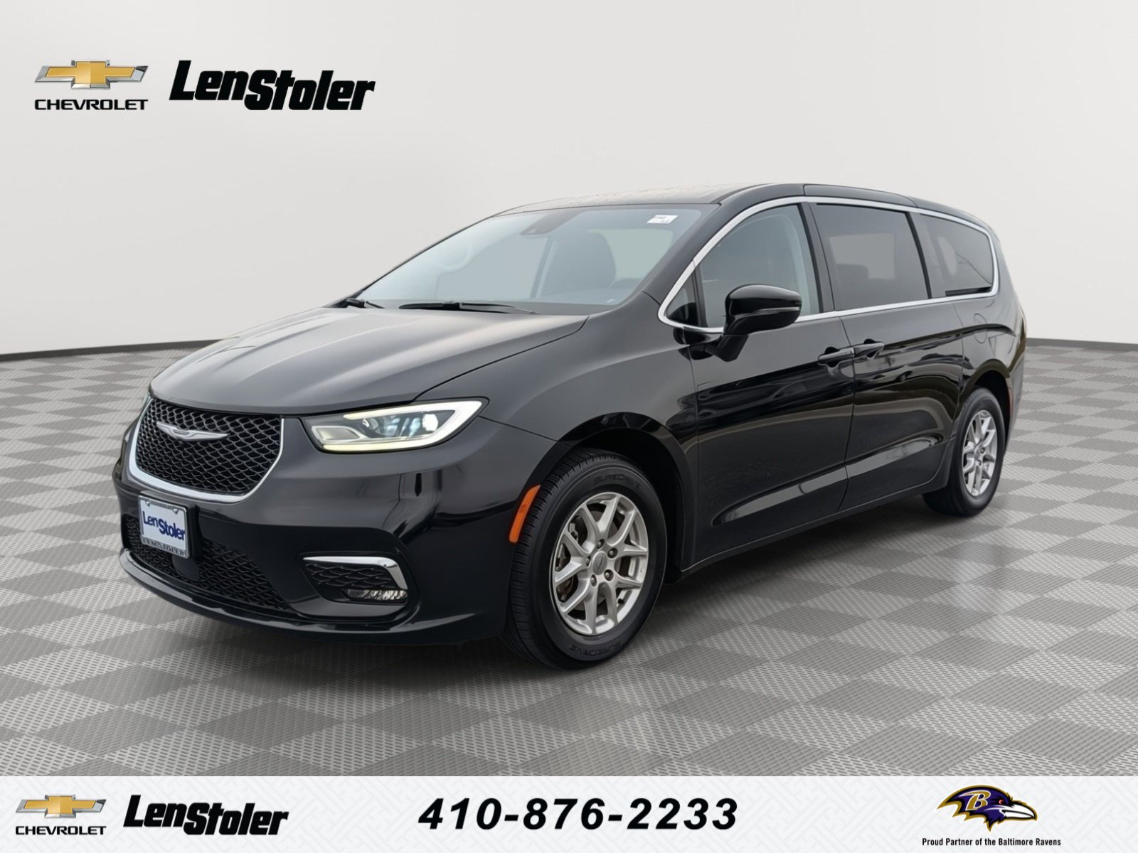 Used 2024 Chrysler Pacifica Touring-L image 1