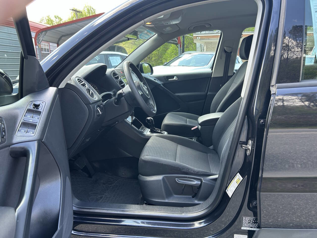 Used 2011 Volkswagen Tiguan S FWD image 25