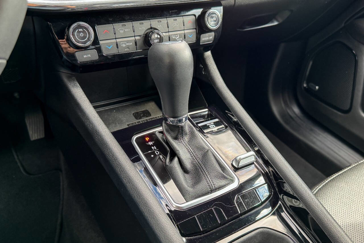 Used 2024 Jeep Compass Limited w/ Sun and Sound Group image 28