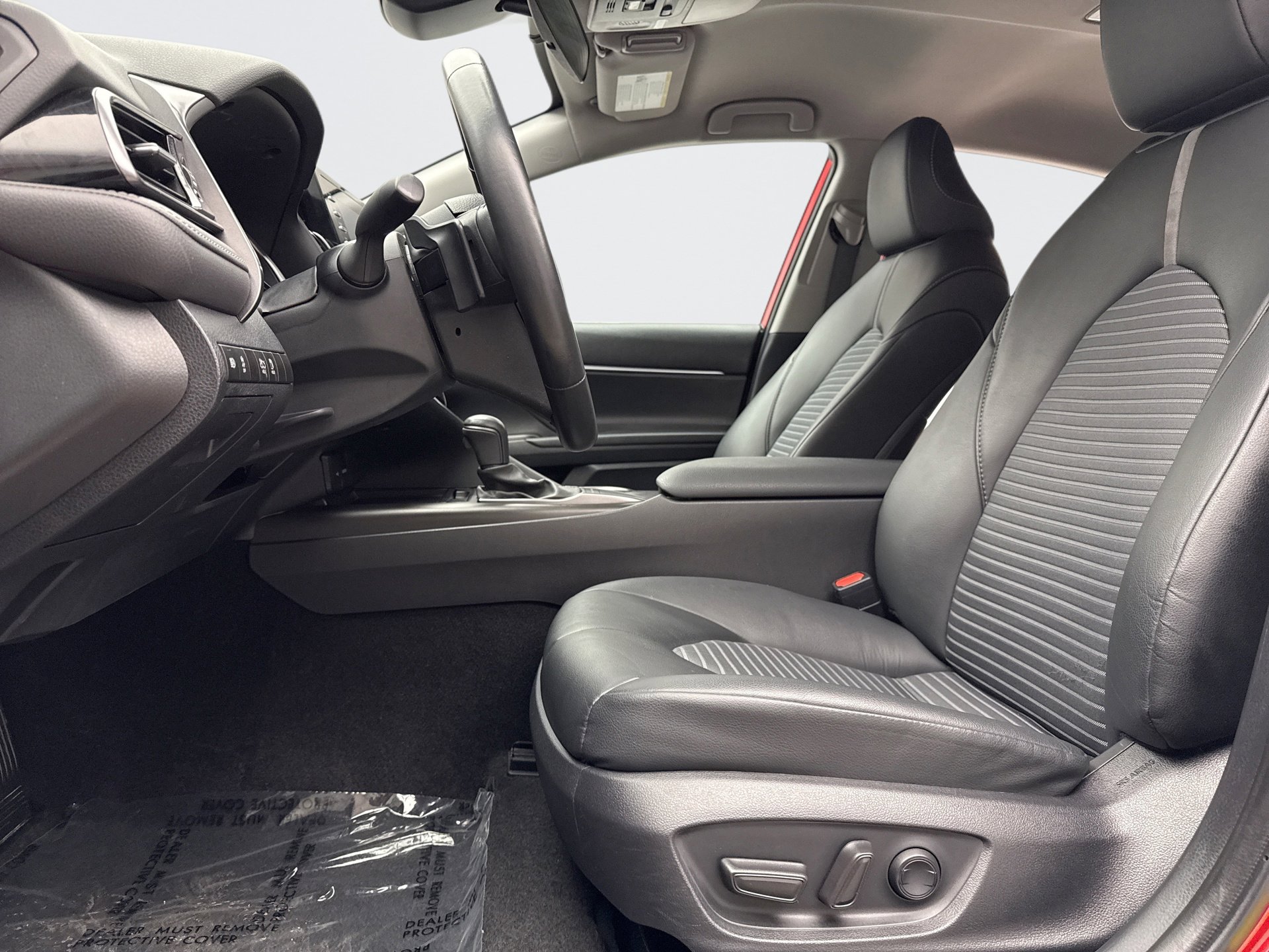 Used 2024 Toyota Camry SE image 11