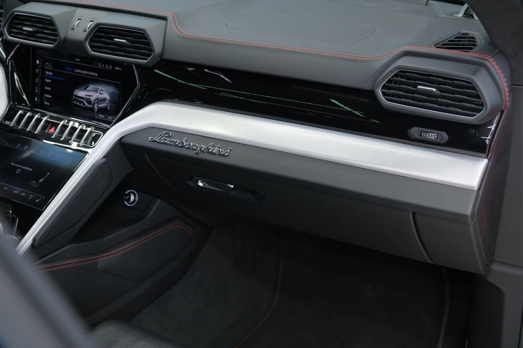 Used 2021 Lamborghini Urus AWD/4WD image 45