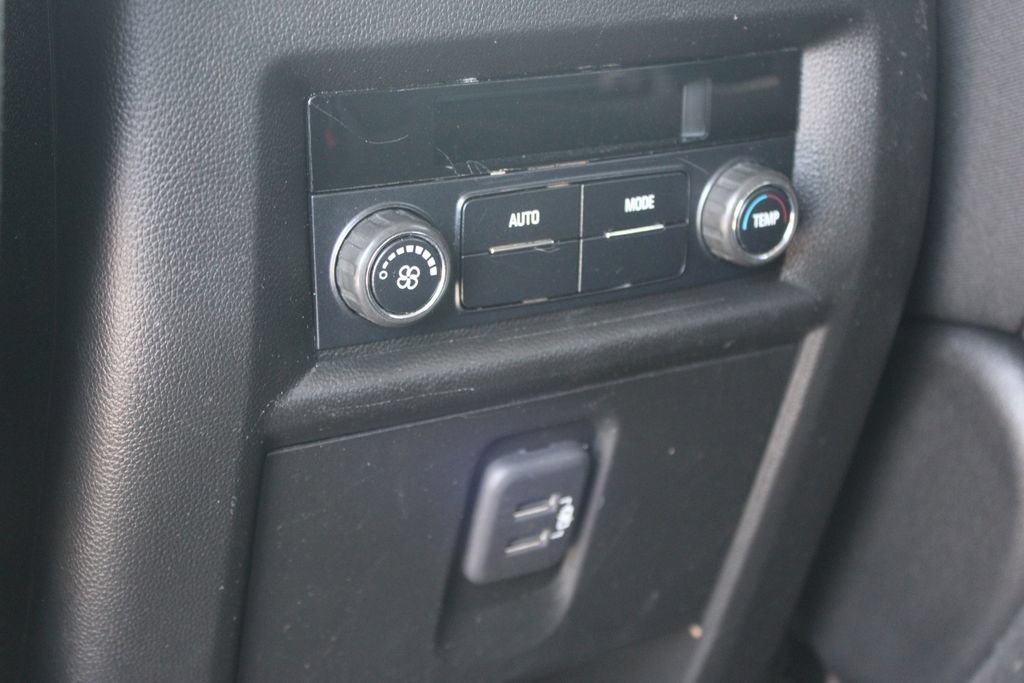 Used 2020 Chevrolet Traverse LT FWD image 28