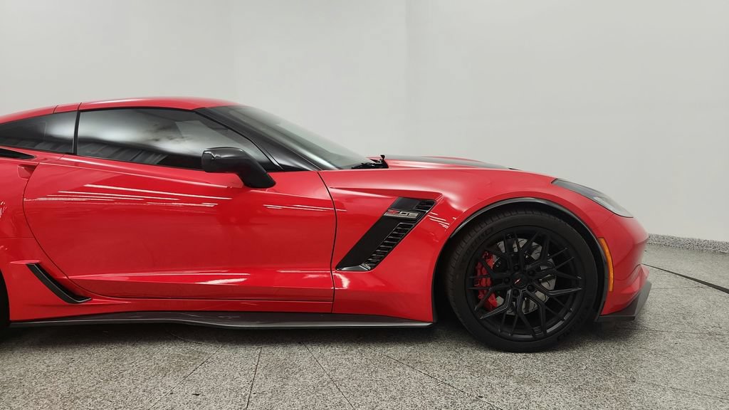 Used 2015 Chevrolet Corvette Z06 w/ Chrome Badge Package RWD image 27
