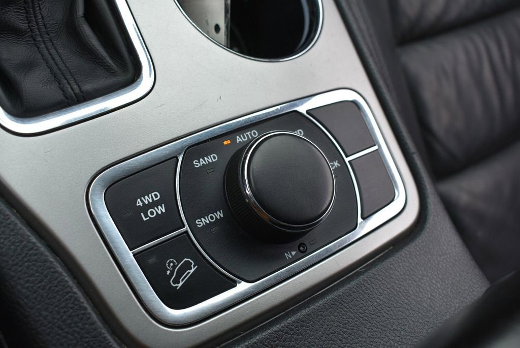 Used 2018 Jeep Grand Cherokee Limited w/ Mopar Chrome Edition Group image 23