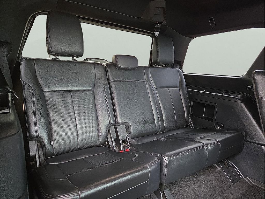 Used 2019 Ford Expedition XLT w/ Equipment Group 202A AWD/4WD image 11