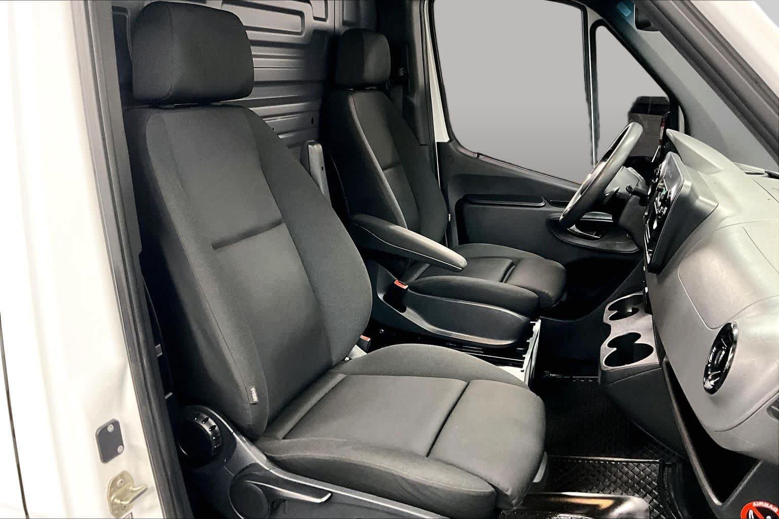 Used 2019 Mercedes-Benz Sprinter 144 image 8