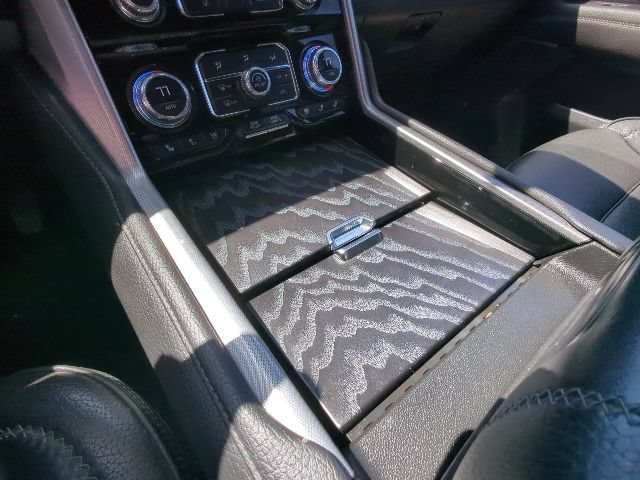 Used 2023 GMC Yukon XL Denali AWD/4WD image 17