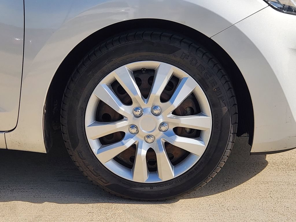 Used 2016 Hyundai Elantra GT FWD image 12