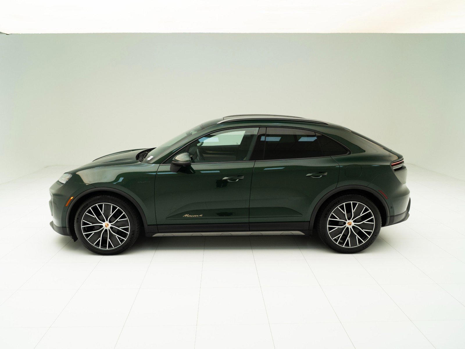New 2026 Porsche Macan 4 Electric AWD/4WD image 2