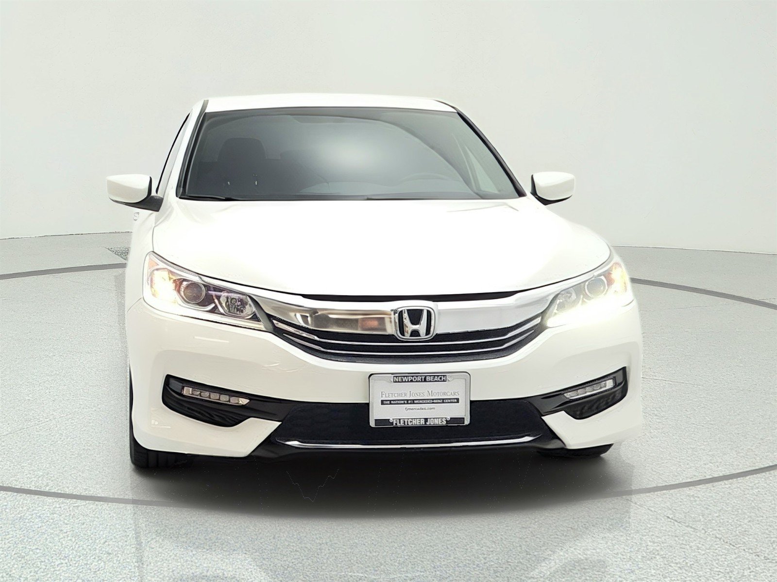 Used 2016 Honda Accord Sport image 2