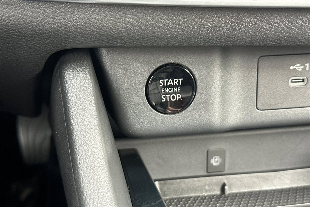 Used 2025 Nissan Rogue SL image 26