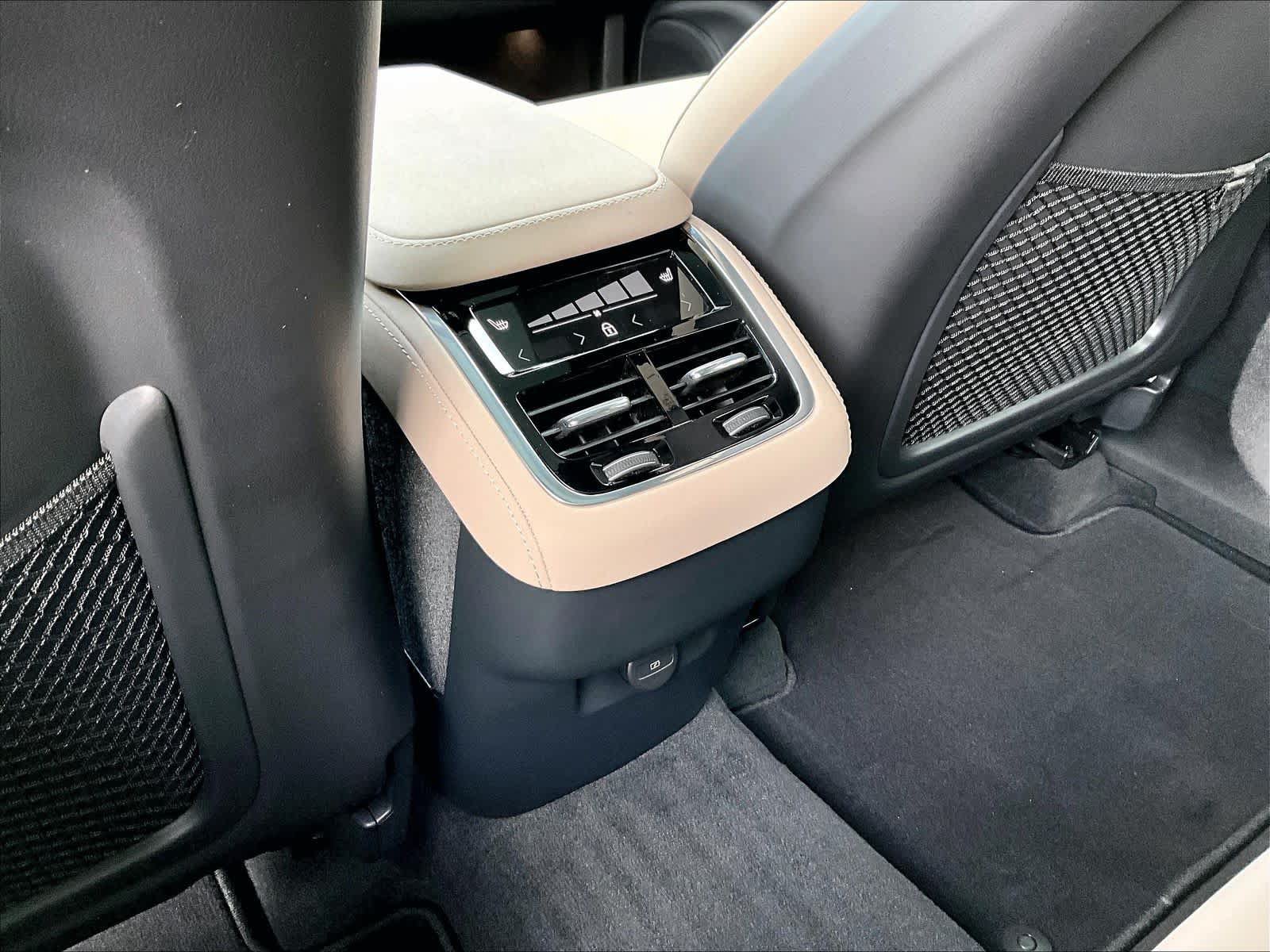 Used 2025 Volvo XC90 B5 Core w/ Protection Package Premier AWD/4WD image 38