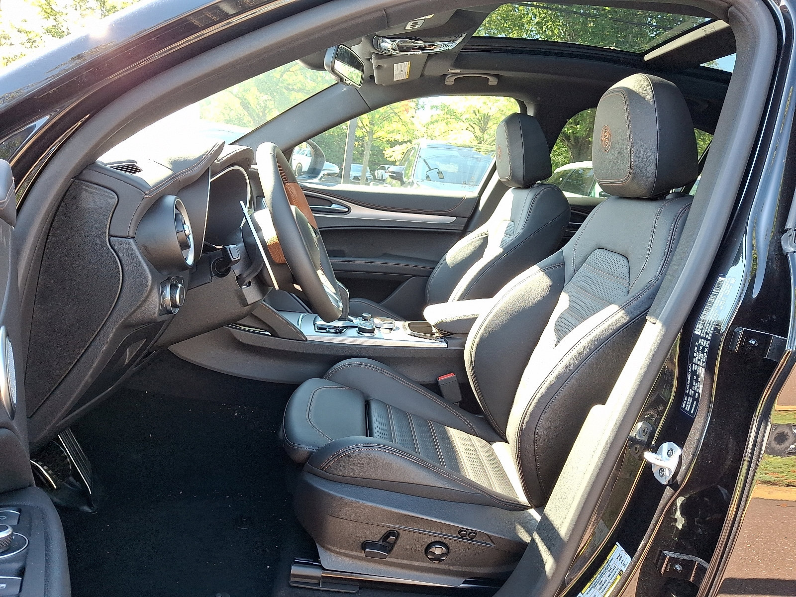 New 2025 Alfa Romeo Stelvio Sprint image 9