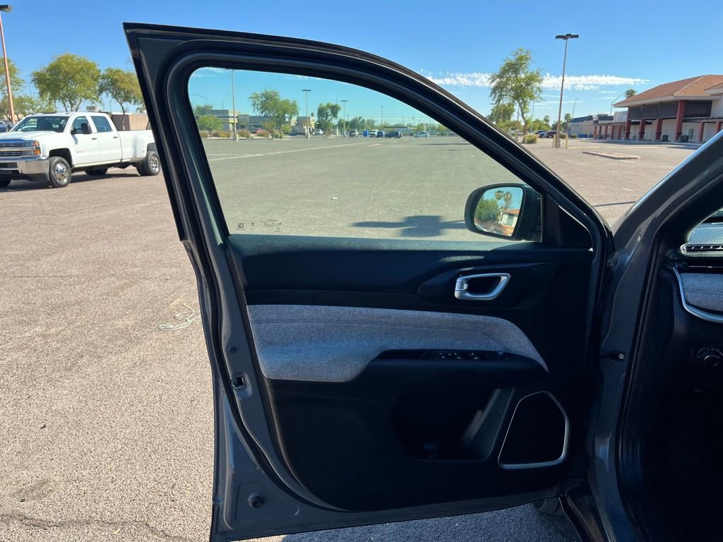 Used 2024 Jeep Compass Sport image 21