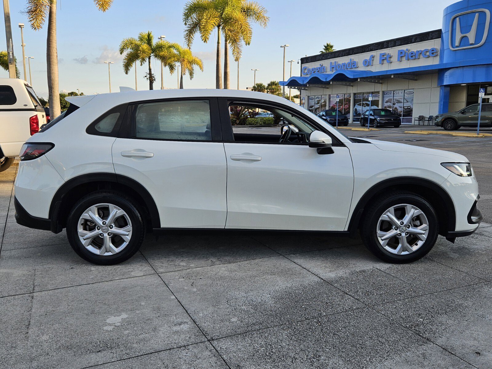 Certified 2023 Honda HR-V LX image 3