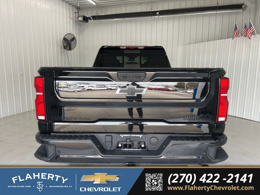 Used 2025 Chevrolet Silverado 2500 High Country w/ Midnight Edition image 4