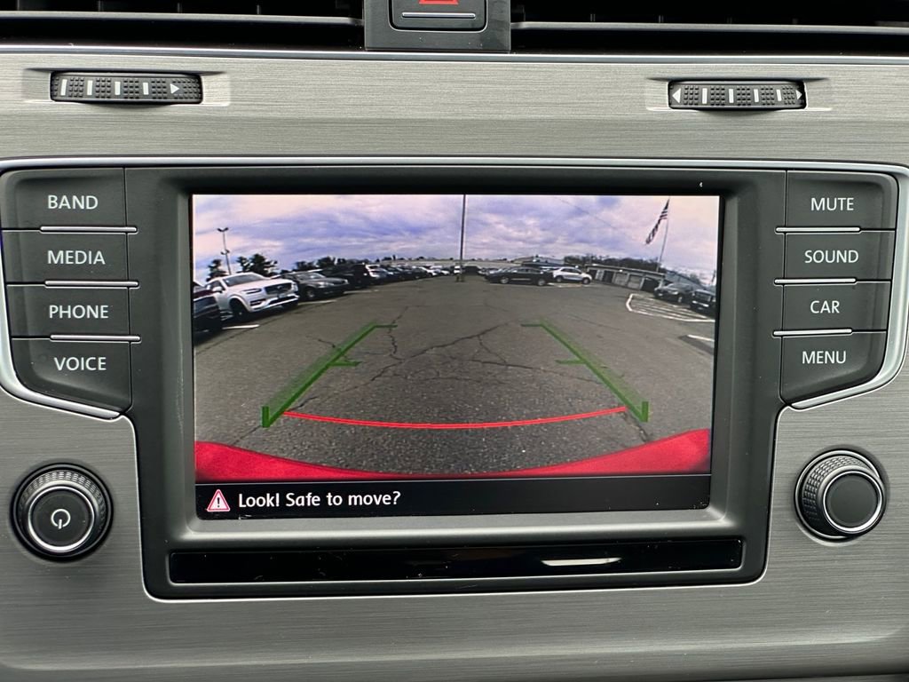 Used 2016 Volkswagen Golf SE image 16