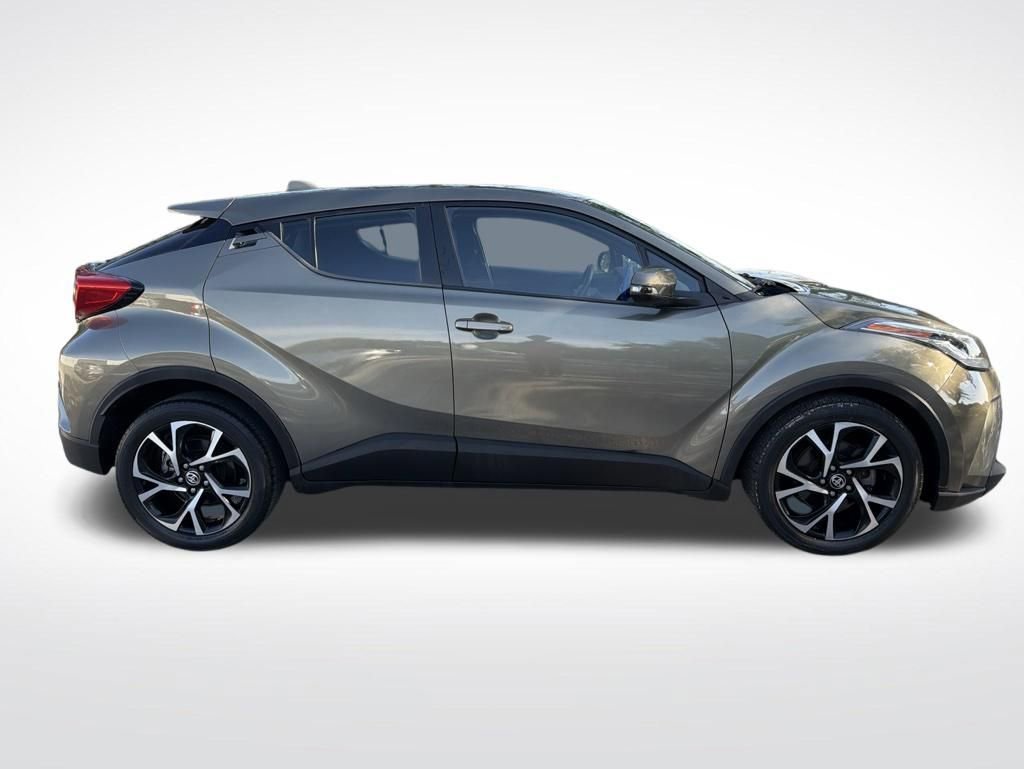Used 2021 Toyota C-HR XLE FWD image 4