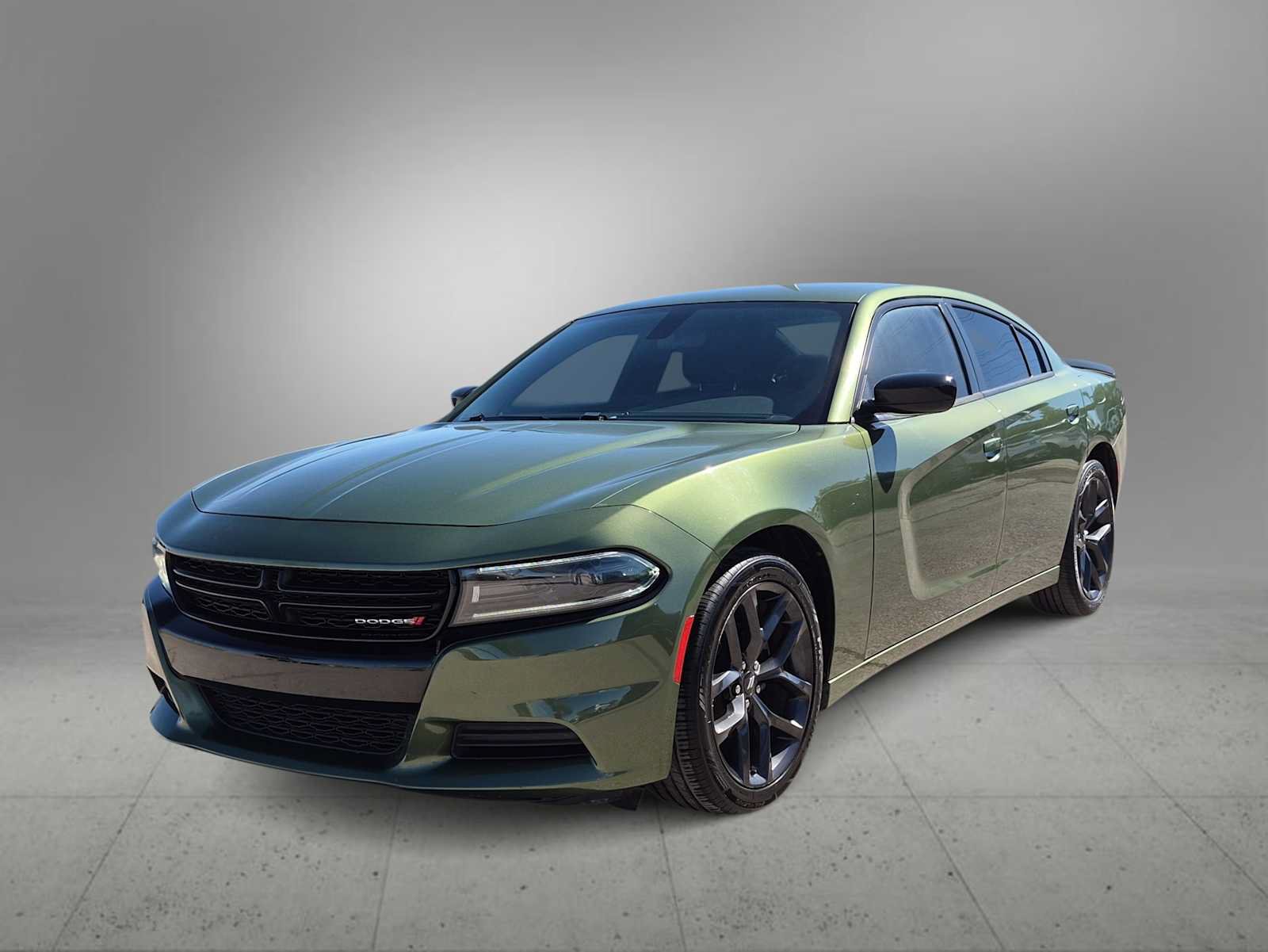 Used 2022 Dodge Charger SXT w/ Blacktop Package RWD image 4