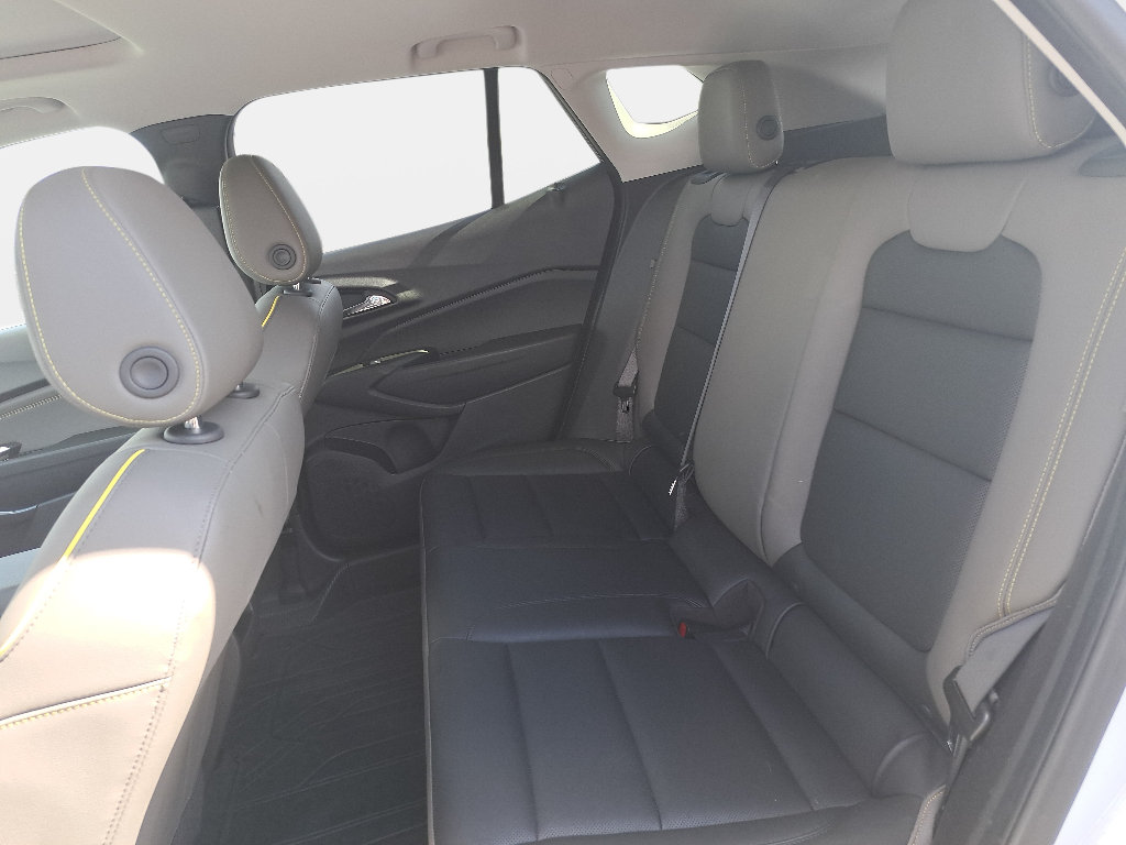Used 2025 Chevrolet Trax ACTIV w/ Sunroof Package FWD image 14
