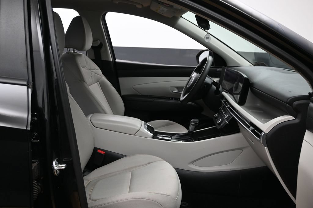 Used 2025 Hyundai Tucson SE FWD image 31