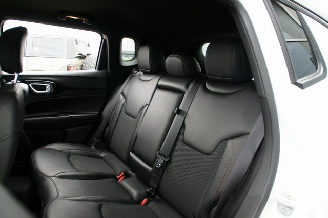 Used 2025 Jeep Compass Trailhawk image 26