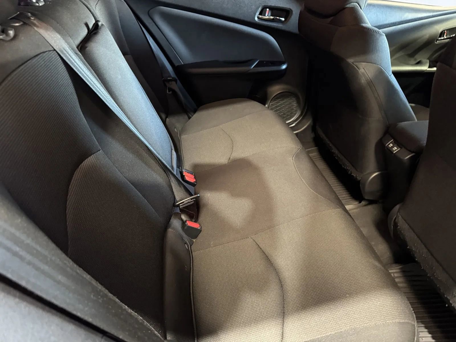Used 2022 Toyota Prius L Eco FWD image 7