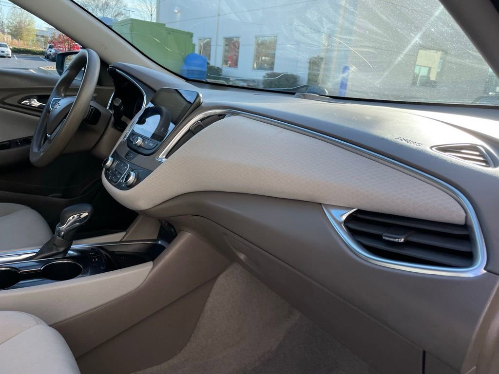 Used 2021 Chevrolet Malibu LT image 32